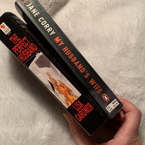 Murder mystery set of 2 books - Picture 2 of 8